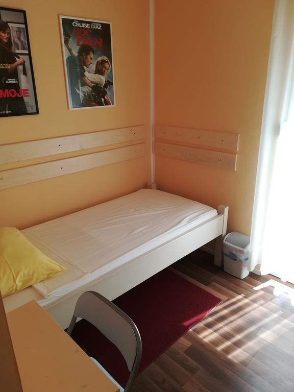 Cinema House Single & Double Rooms & Studio Apartments Pula Ngoại thất bức ảnh