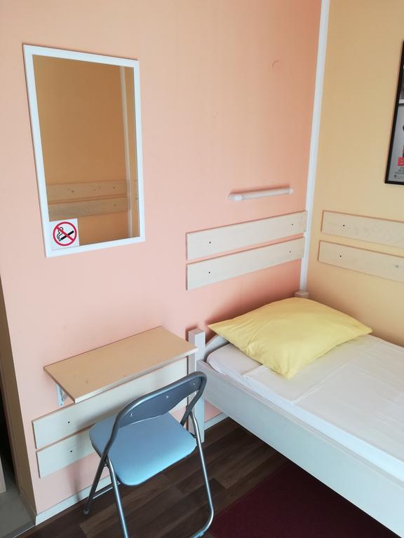 Cinema House Single & Double Rooms & Studio Apartments Pula Ngoại thất bức ảnh