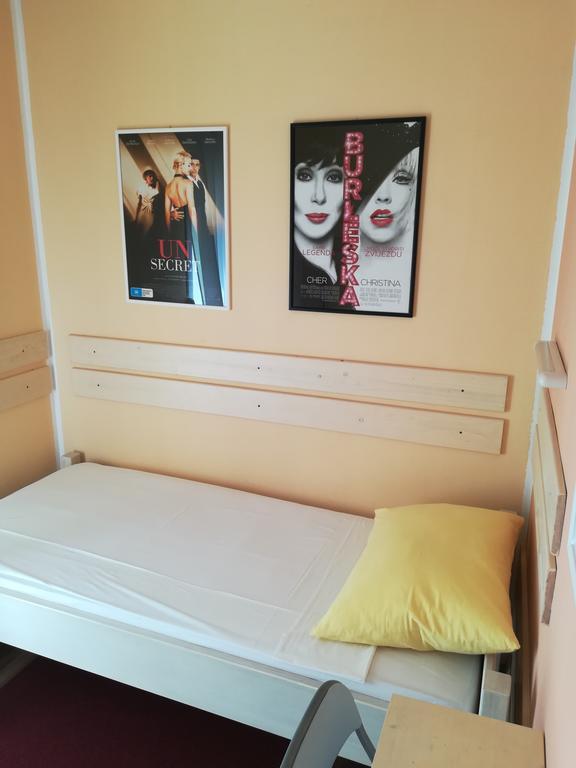 Cinema House Single & Double Rooms & Studio Apartments Pula Ngoại thất bức ảnh