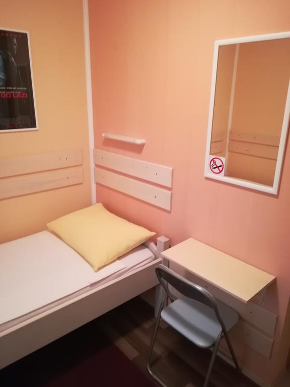 Cinema House Single & Double Rooms & Studio Apartments Pula Ngoại thất bức ảnh