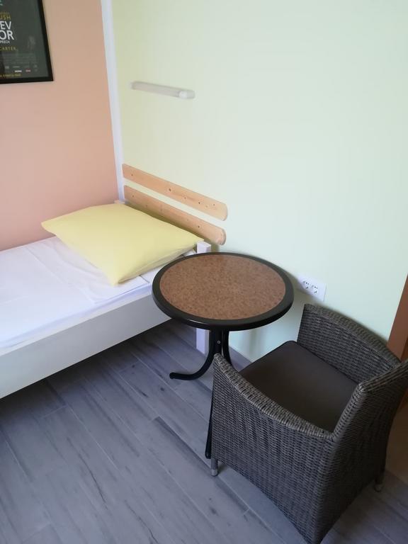 Cinema House Single & Double Rooms & Studio Apartments Pula Ngoại thất bức ảnh