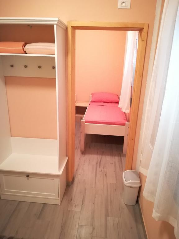 Cinema House Single & Double Rooms & Studio Apartments Pula Ngoại thất bức ảnh