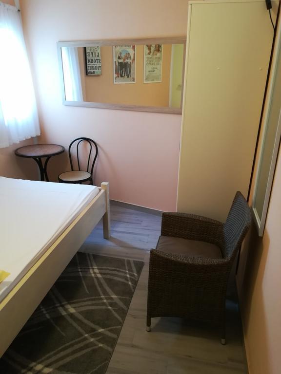 Cinema House Single & Double Rooms & Studio Apartments Pula Ngoại thất bức ảnh