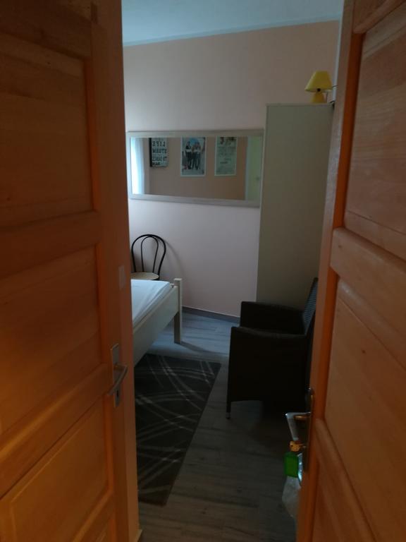 Cinema House Single & Double Rooms & Studio Apartments Pula Ngoại thất bức ảnh