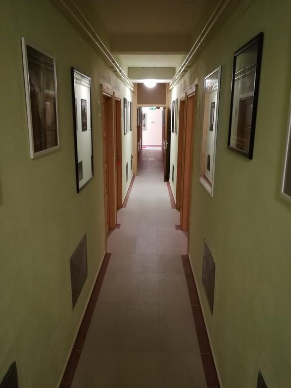 Cinema House Single & Double Rooms & Studio Apartments Pula Ngoại thất bức ảnh