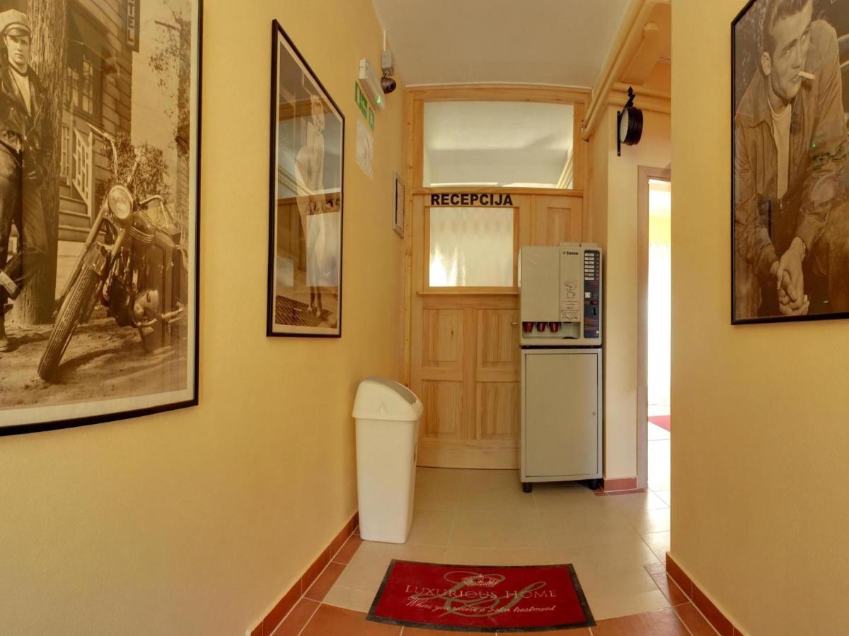 Cinema House Single & Double Rooms & Studio Apartments Pula Phòng bức ảnh